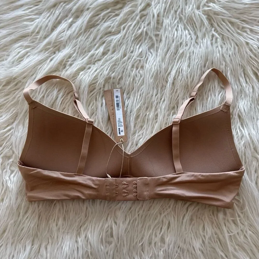 SKIMS Nude Seamless Bra - Picture 5 of 7